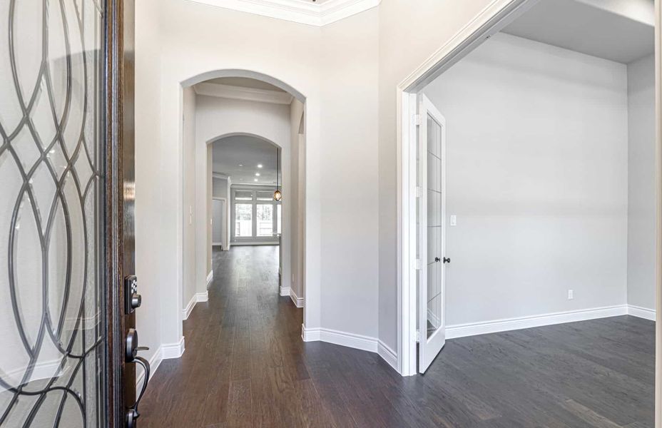 Representative unfurnished interior of a home built from the 3358 by Ravenna Homes in Artavia 70′, Conroe (Image 20).
