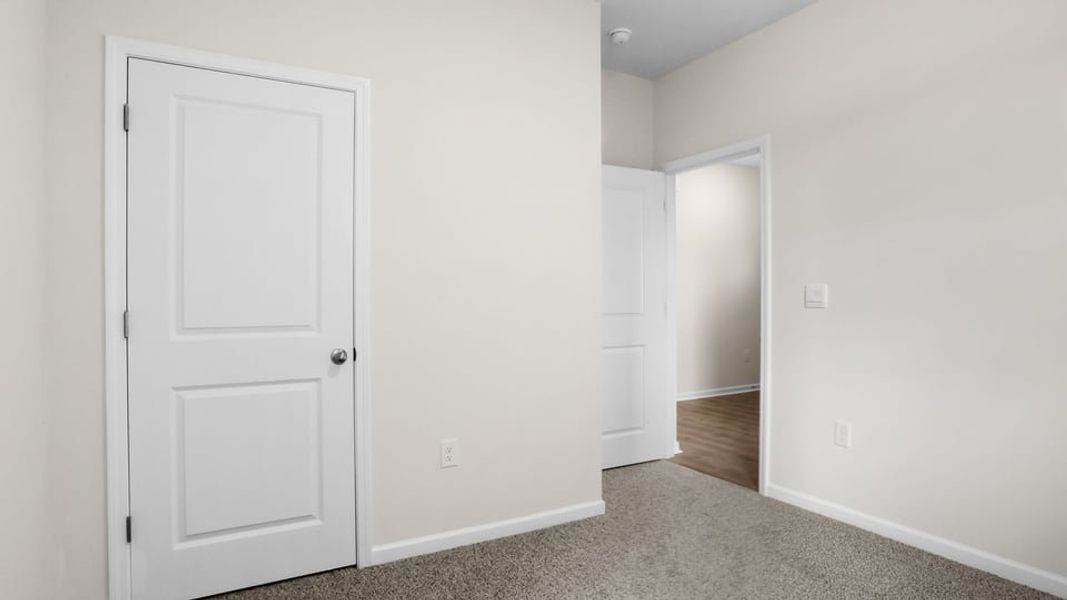 Spacious, unfurnished interior of a new home in Woodglen, Piedmont (Image 24).