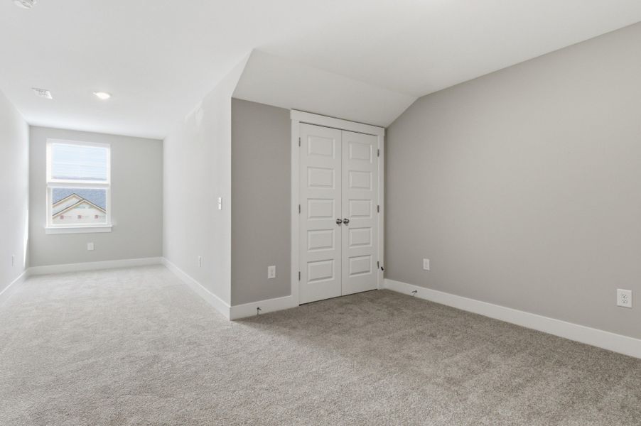 Spacious, unfurnished interior of a new home in Veterans Cove, Murfreesboro (Image 33).