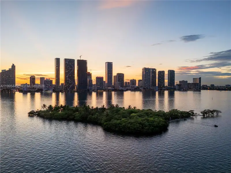 Condo located in Miami, FL showcasing its design and architecture (Image 3).