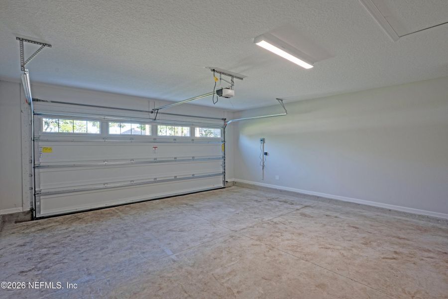 Spacious, unfurnished interior of a new home in , Jacksonville (Image 17).