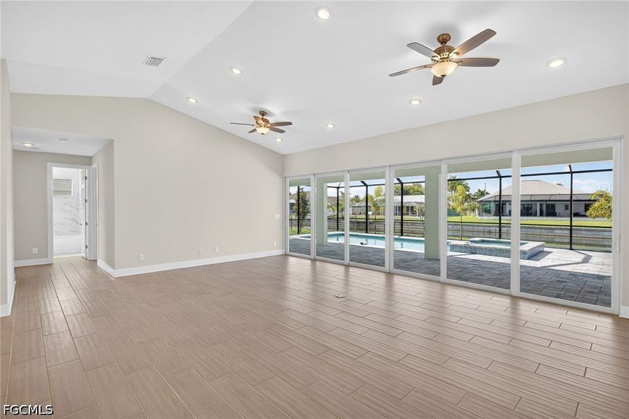 Spacious, unfurnished interior of a new home in Cape Coral, Cape Coral (Image 19).