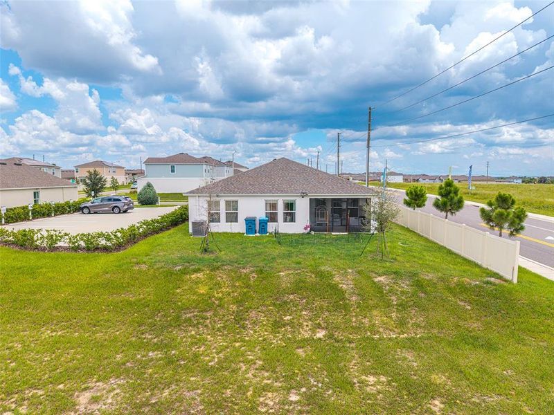 Exterior details and patio area of a home in , Haines City (Image 20).