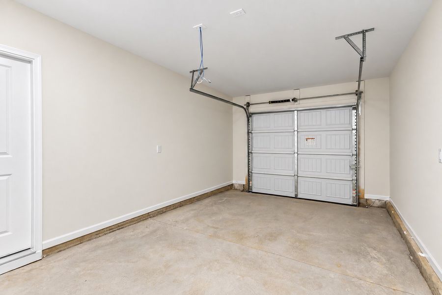 Spacious, unfurnished interior of a new home in Cameron Ridge, Columbia (Image 31). Spacious, unfurnished interior of a new home in Cameron Ridge, Columbia (Image 31).