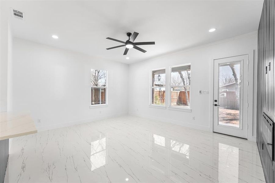 Spacious, unfurnished interior of a new home in , Dallas (Image 20).