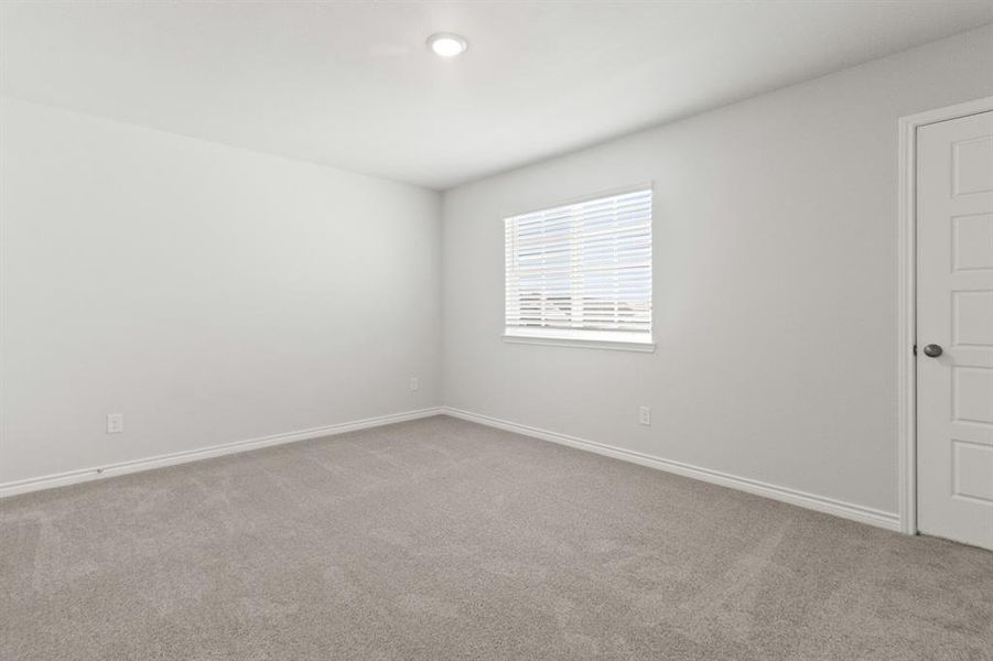 Spacious, unfurnished interior of a new home in Retreat at Fossil Creek, Fort Worth (Image 14).