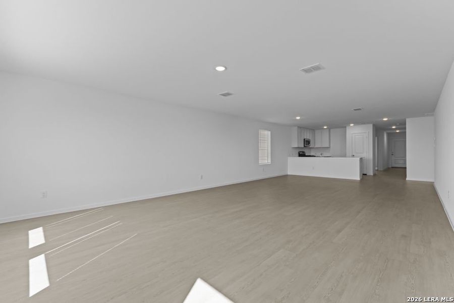 Spacious, unfurnished interior of a new home in Friendship Oaks, Fredericksburg (Image 15).