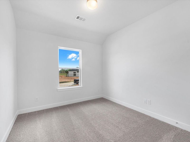 Spacious, unfurnished interior of a new home in Sienna, Missouri City (Image 18).