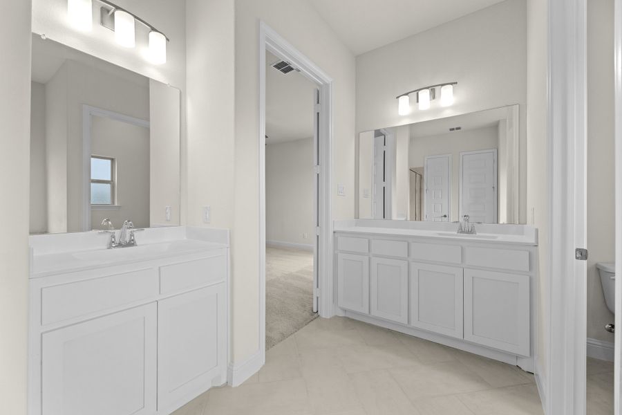 Representative furnished interior of a home built from the Wildwood SE by Sandlin Homes in Settler's Glen, New Fairview (Image 10).