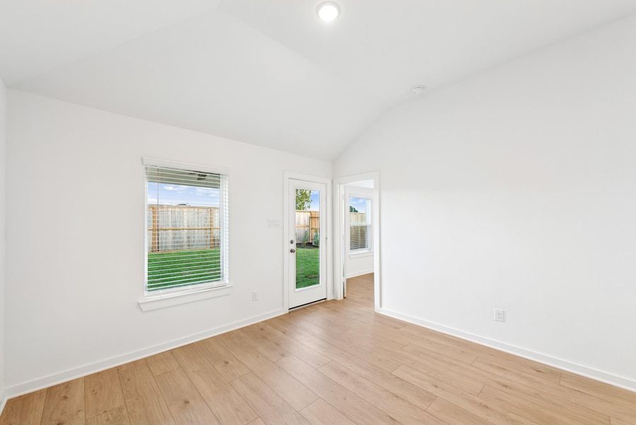 Spacious, unfurnished interior of a new home in Summerview, Fulshear (Image 15).
