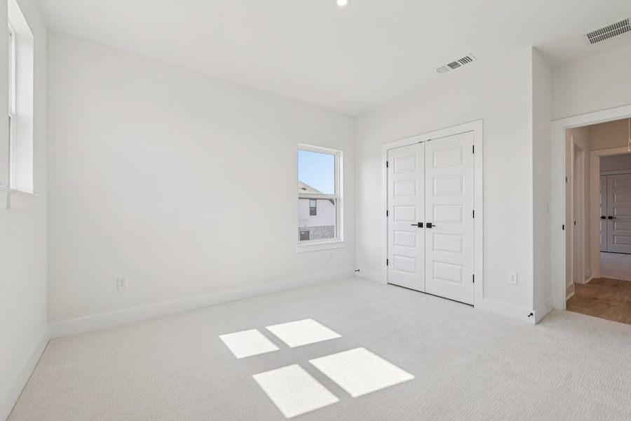 Spacious, unfurnished interior of a new home in Sauls Ranch, Round Rock (Image 17).