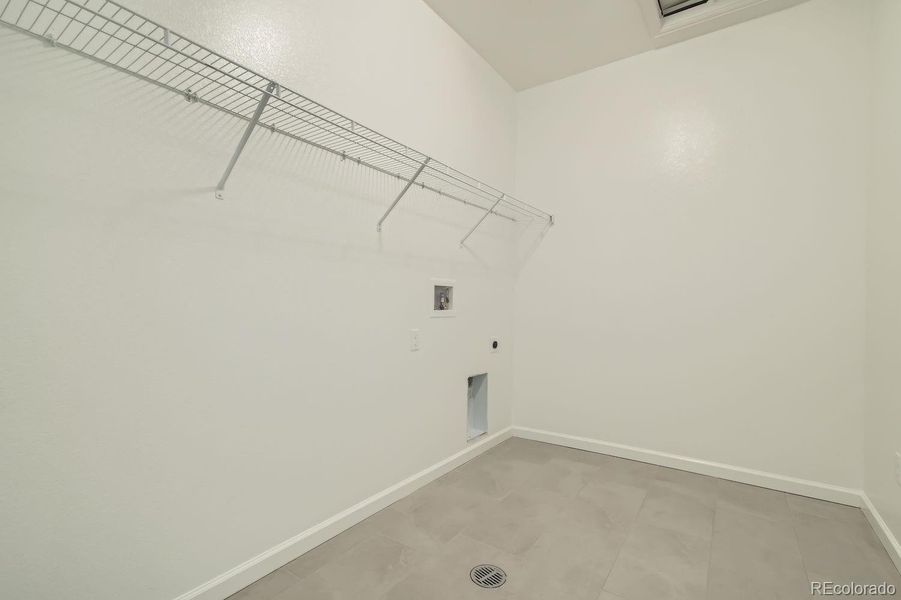 Spacious, unfurnished interior of a new home in Wolf Creek Run, Strasburg (Image 18).