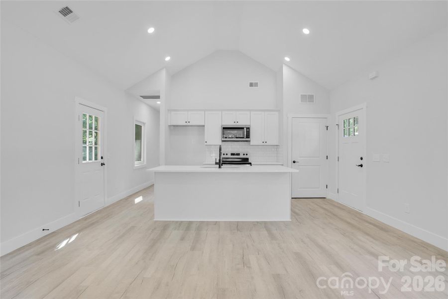 Spacious, unfurnished interior of a new home in , Lincolnton (Image 22).