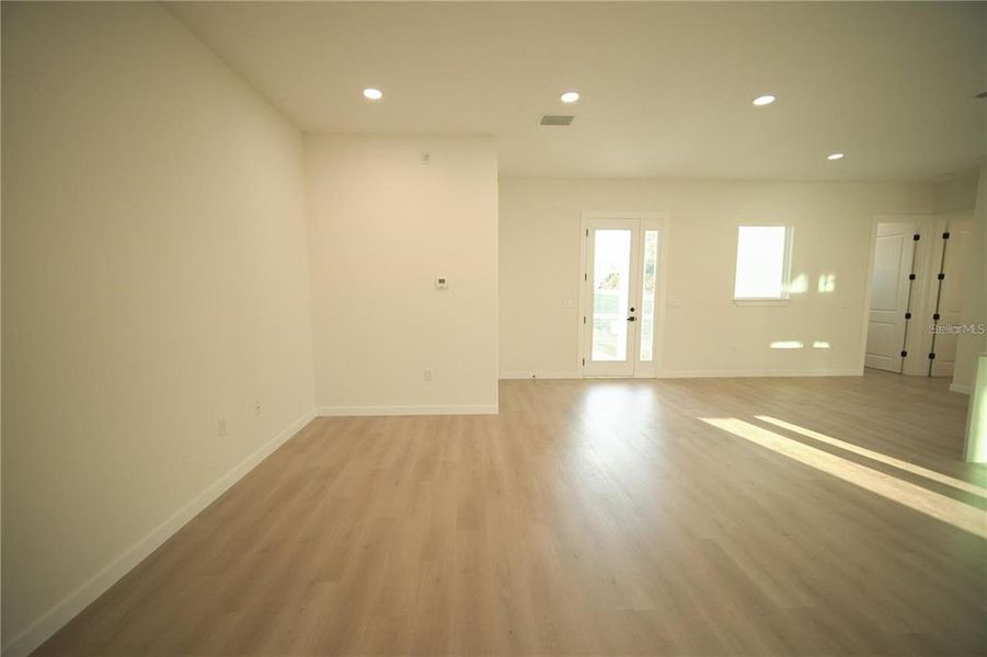 Spacious, unfurnished interior of a new home in , Ocala (Image 31).