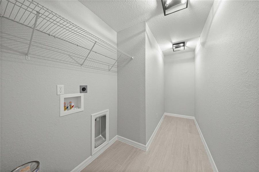 Spacious, unfurnished interior of a new home in , Dunnellon (Image 13).