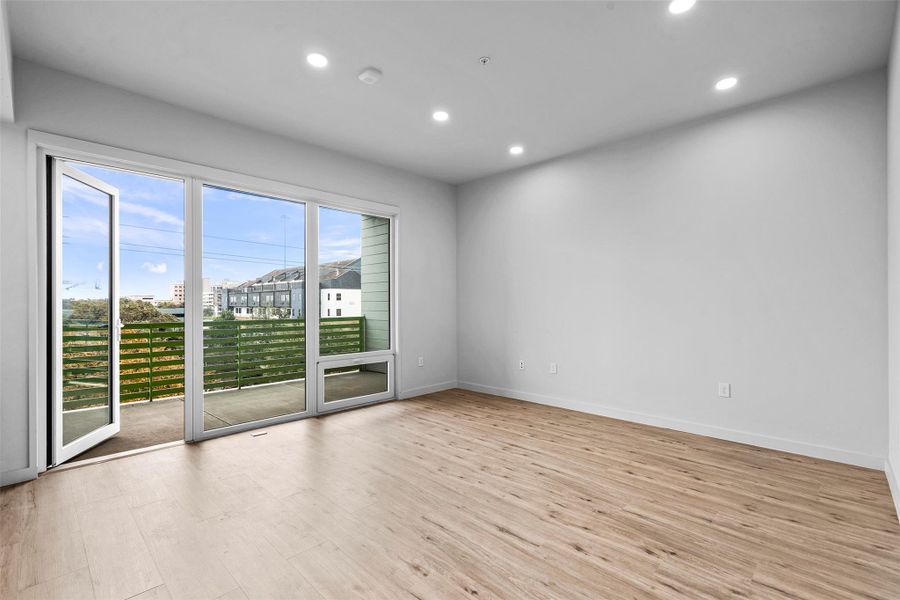 Spacious, unfurnished interior of a new home in , Austin (Image 12).