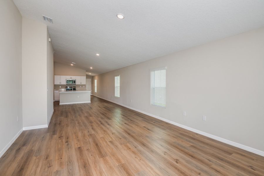 Spacious, unfurnished interior of a new home in Scenic Terrace, Haines City (Image 13).