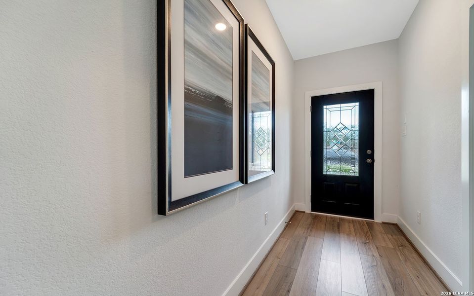 Spacious, unfurnished interior of a new home in Laurel Vistas, San Antonio (Image 18).