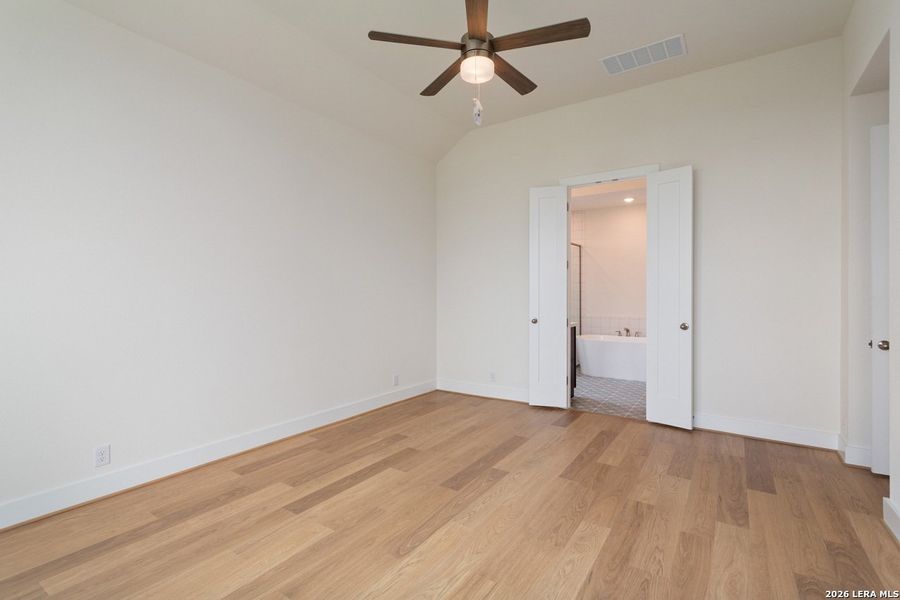 Spacious, unfurnished interior of a new home in Homestead, Schertz (Image 16).