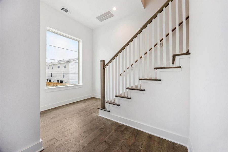 There are 2 Small and Interesting Nooks Pictured * Great Spaces for Tables and Decorating. There are 2 Small and Interesting Nooks Pictured * Great Spaces for Tables and Decorating.