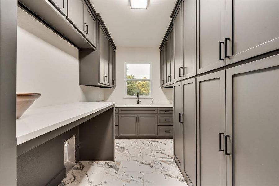 Furnished interior view inside a new home in , Fort Worth (Image 8).