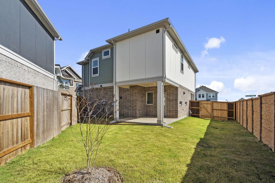 Exterior details and patio area of a home in Meridiana, Manvel (Image 4).