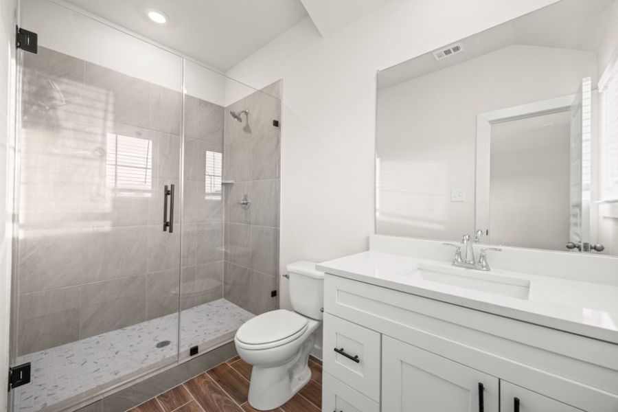 Furnished interior view inside a new home in Glendale Lakes, Rosharon (Image 11).