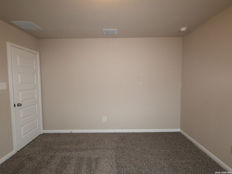 Spacious, unfurnished interior of a new home in Mesquite Ridge, San Antonio (Image 27).