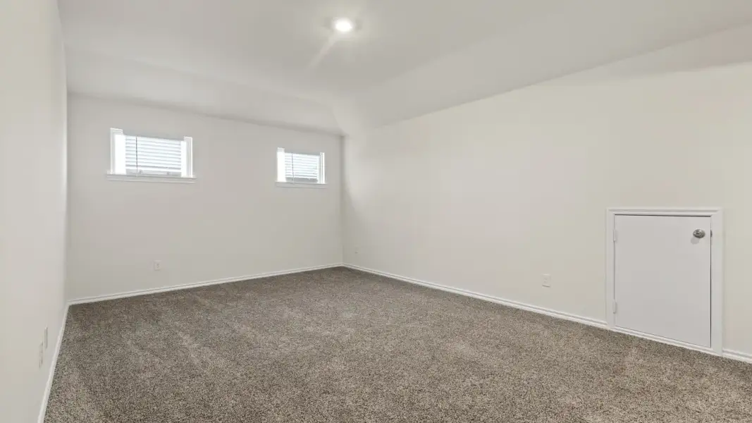 Spacious, unfurnished interior of a new home in The Reserve at Timber Creek, Lindale (Image 17).