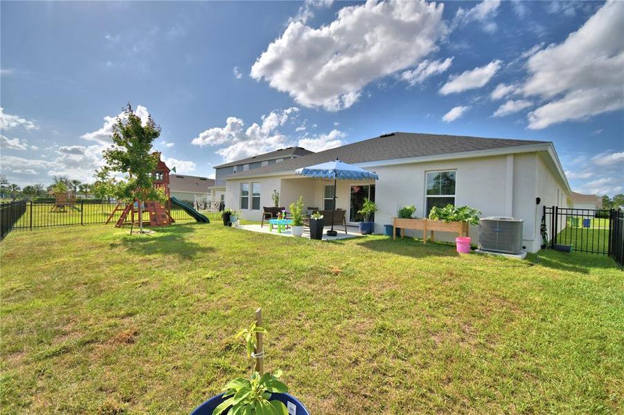 Exterior details and patio area of a home in Harmony at Lake Eloise, Winter Haven (Image 26).