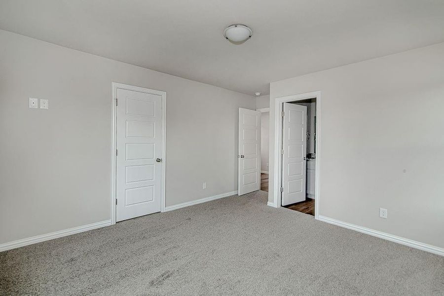 Spacious, unfurnished interior of a new home in , Fort Worth (Image 15).