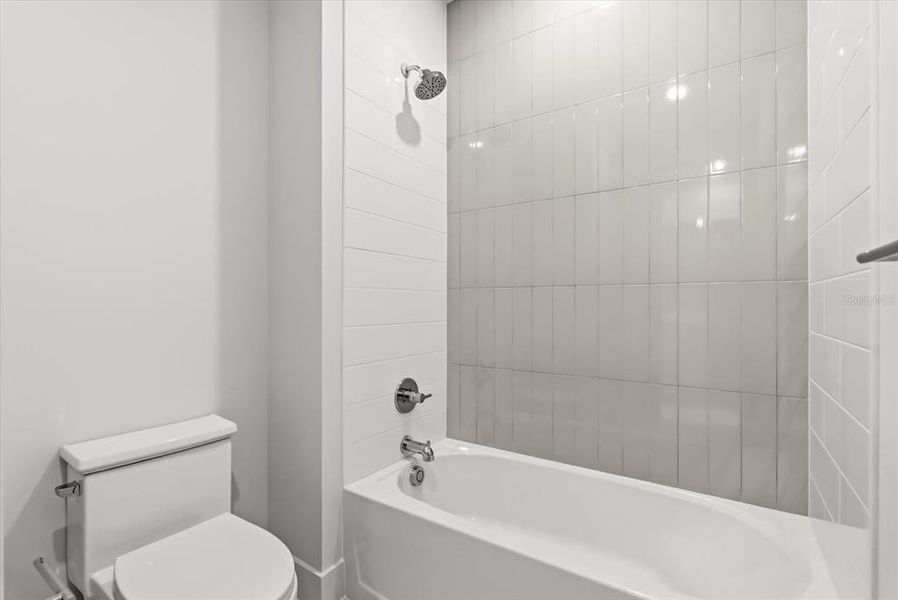 Furnished interior view inside a new home in , Orlando (Image 38).