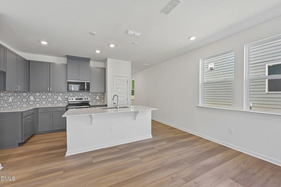 14-web-or-mls-Rabbitbrush St-S2304-014