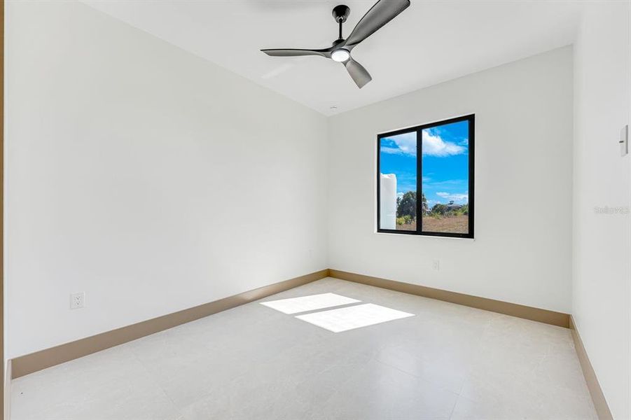 Spacious, unfurnished interior of a new home in , Cape Coral (Image 23).