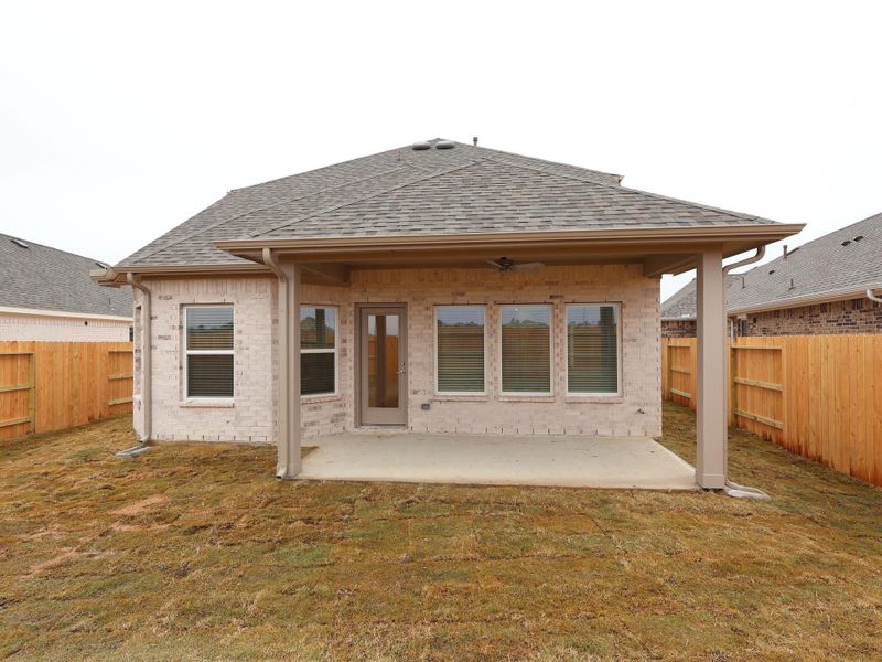 Exterior details and patio area of a home in Wildrye, Waller (Image 23).