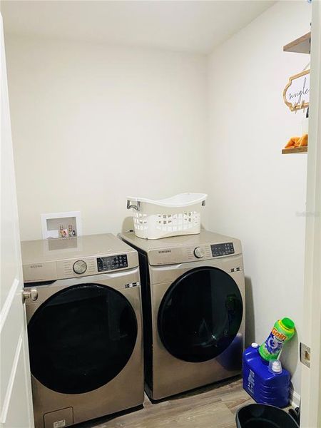 Close-up of interior finishes inside a home in West Oak, Ocala (Image 11).