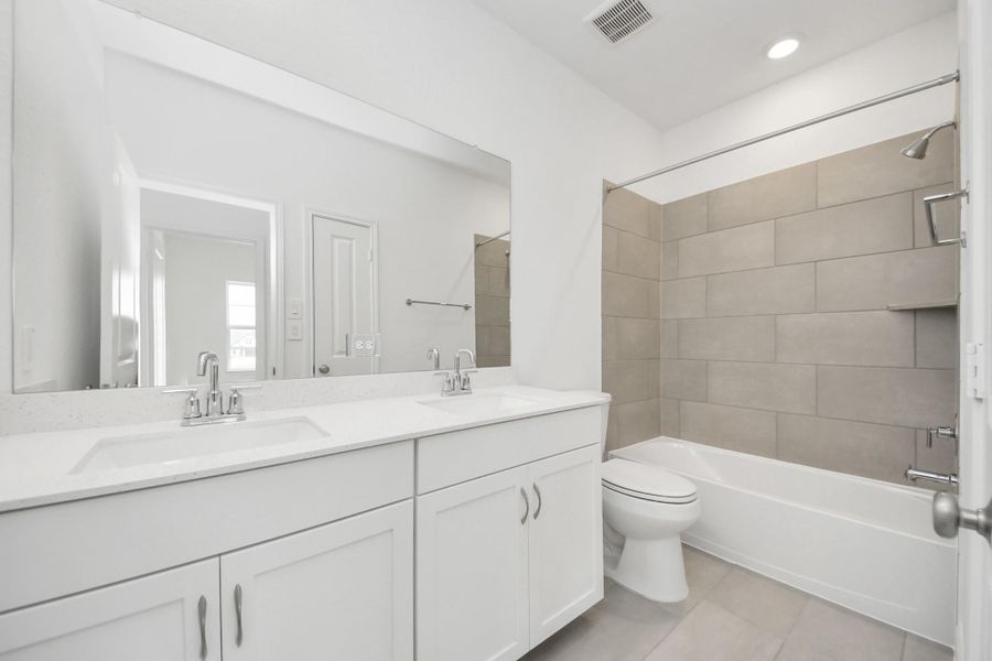 Furnished interior view inside a new home in , Missouri City (Image 7).