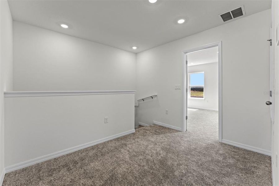Spacious, unfurnished interior of a new home in Eden Crest, Apopka (Image 18).