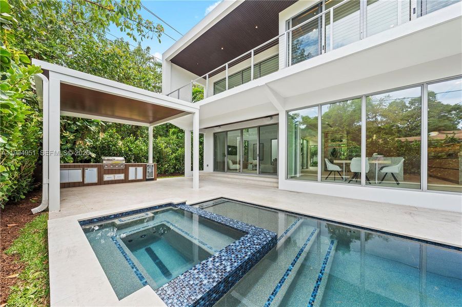 Exterior details and patio area of a home in , Miami (Image 26).