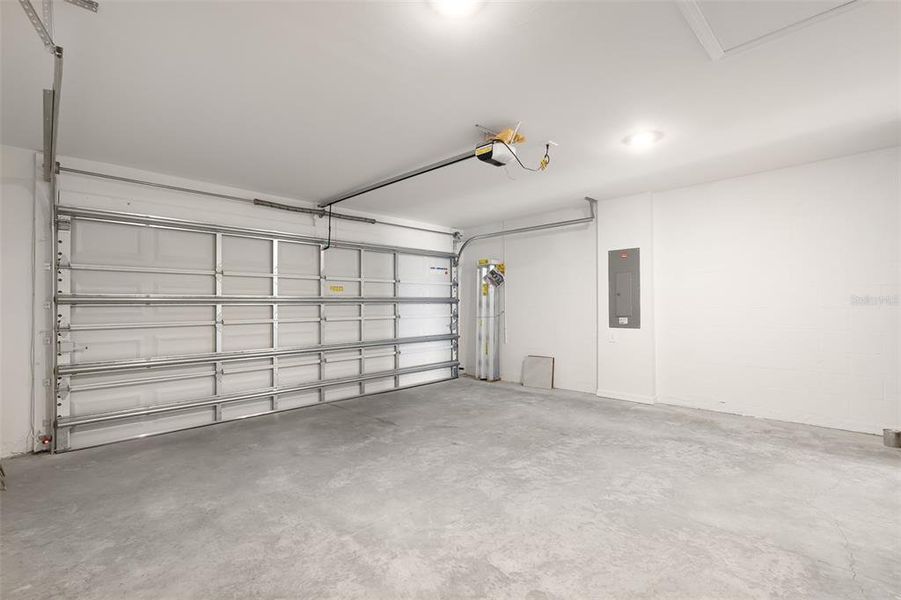 Spacious, unfurnished interior of a new home in , North Port (Image 20).