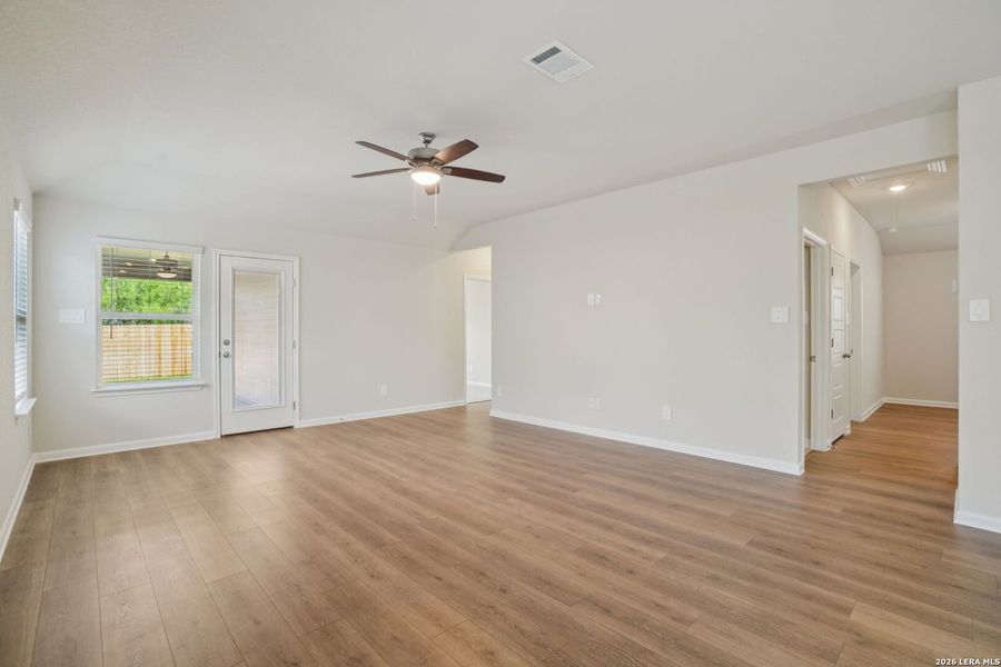 Spacious, unfurnished interior of a new home in Sagebrooke - Premier Series, San Antonio (Image 16).