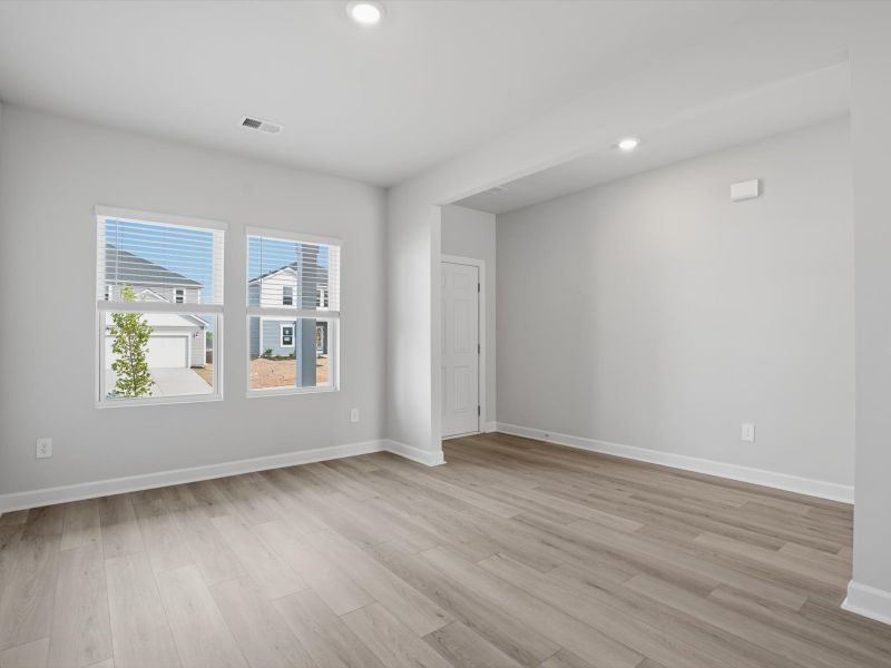 Spacious, unfurnished interior of a new home in Brayfield Manor - Signature Collection, Wellford (Image 11).