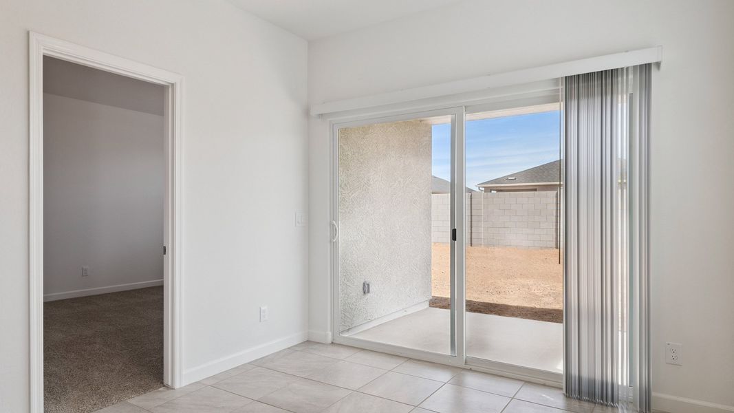 Spacious, unfurnished interior of a new home in Quail Ranch, San Tan Valley (Image 19).
