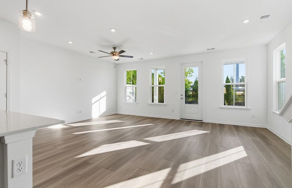 Spacious, unfurnished interior of a new home in Alston Park, Greenville (Image 32).