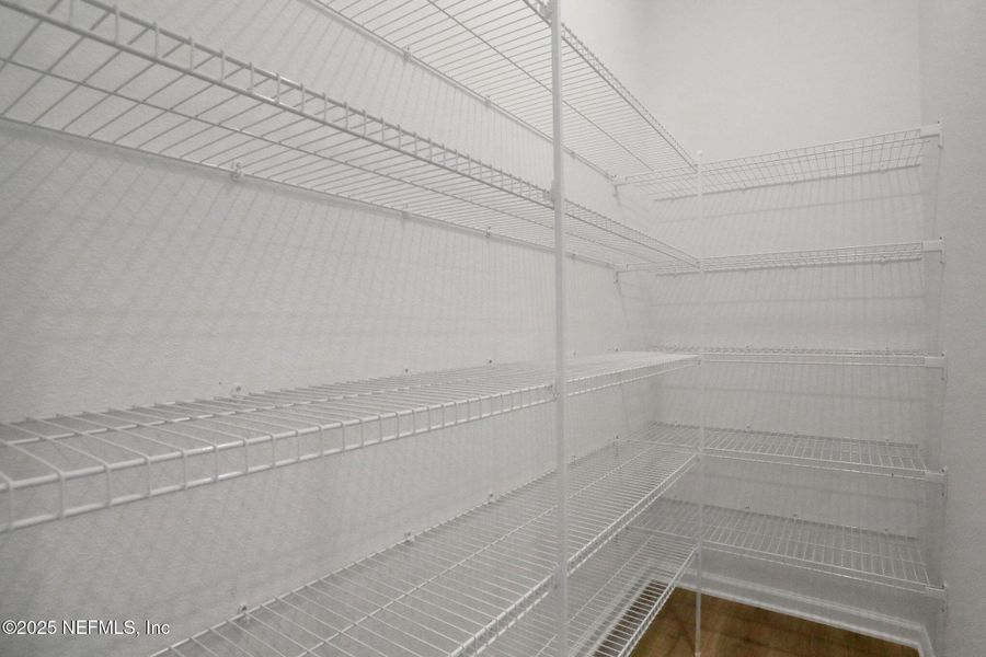 Spacious, unfurnished interior of a new home in Jennings Farm, Middleburg (Image 17).