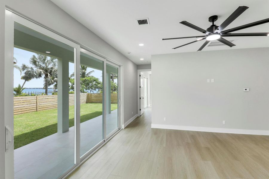 Spacious, unfurnished interior of a new home in , Jensen Beach (Image 24).