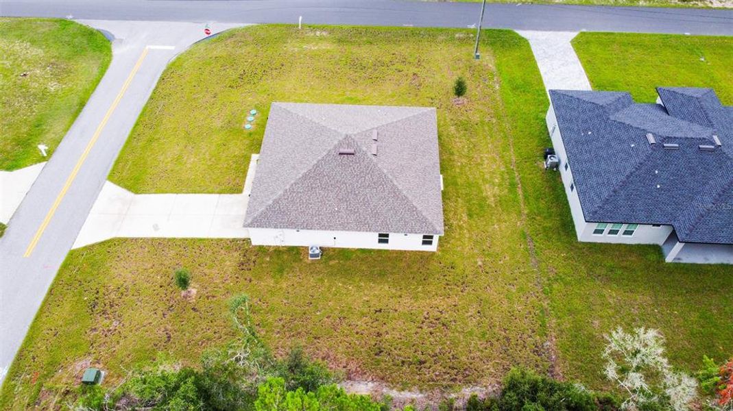 Exterior details and patio area of a home in Ocala, Ocala (Image 3).