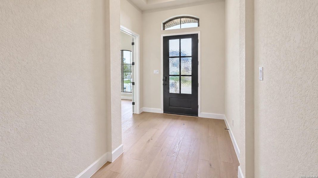 Spacious, unfurnished interior of a new home in Cibolo Valley Heights, Cibolo (Image 21).