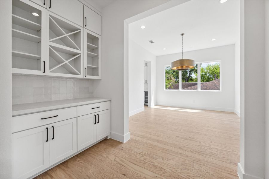 Furnished interior view inside a new home in , Bellaire (Image 22).