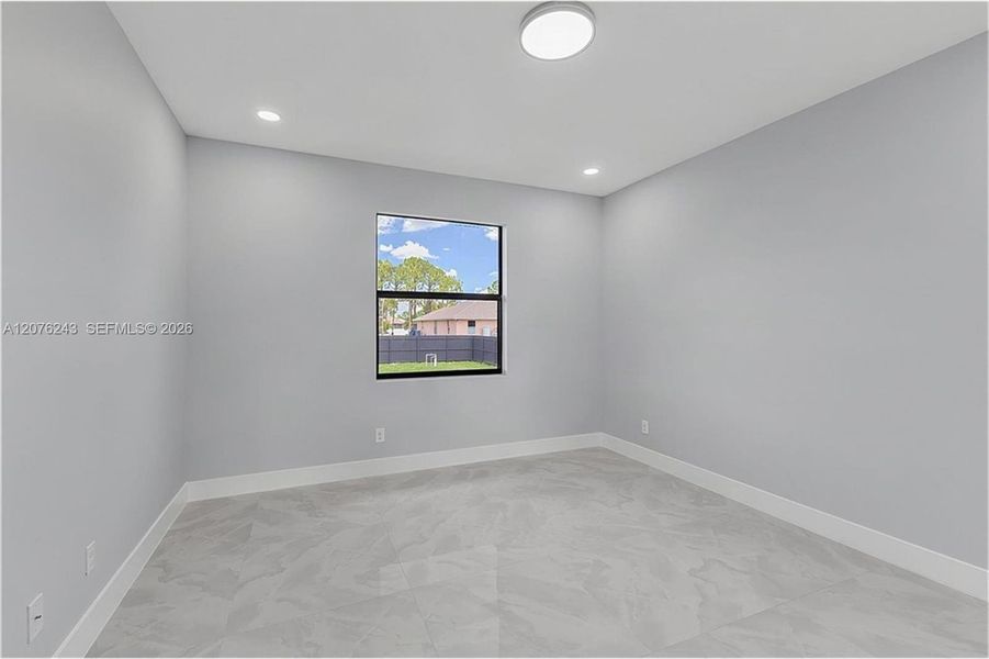 Spacious, unfurnished interior of a new home in , Lehigh Acres (Image 18).